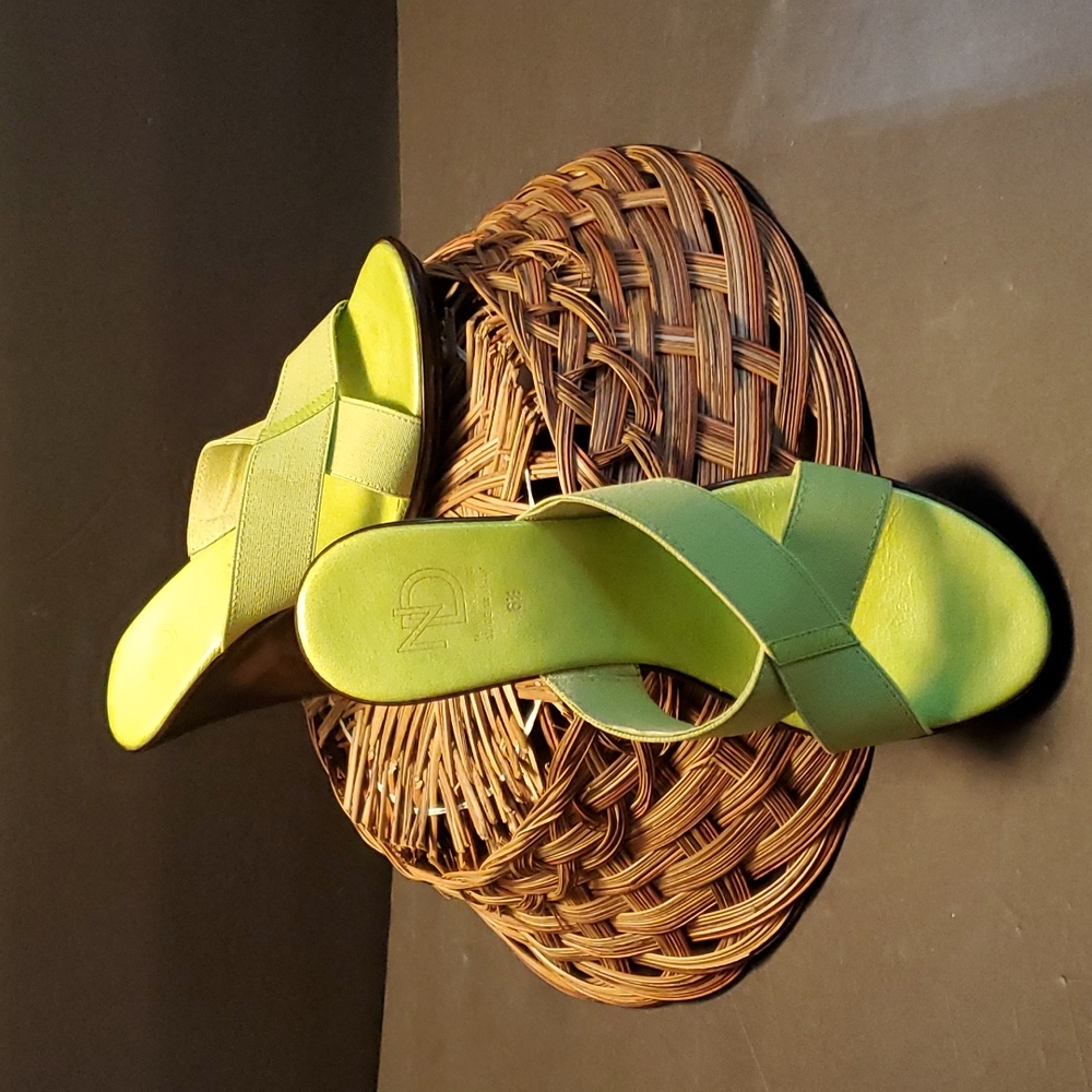 New Directions Lime green fabric wedges size 8.5